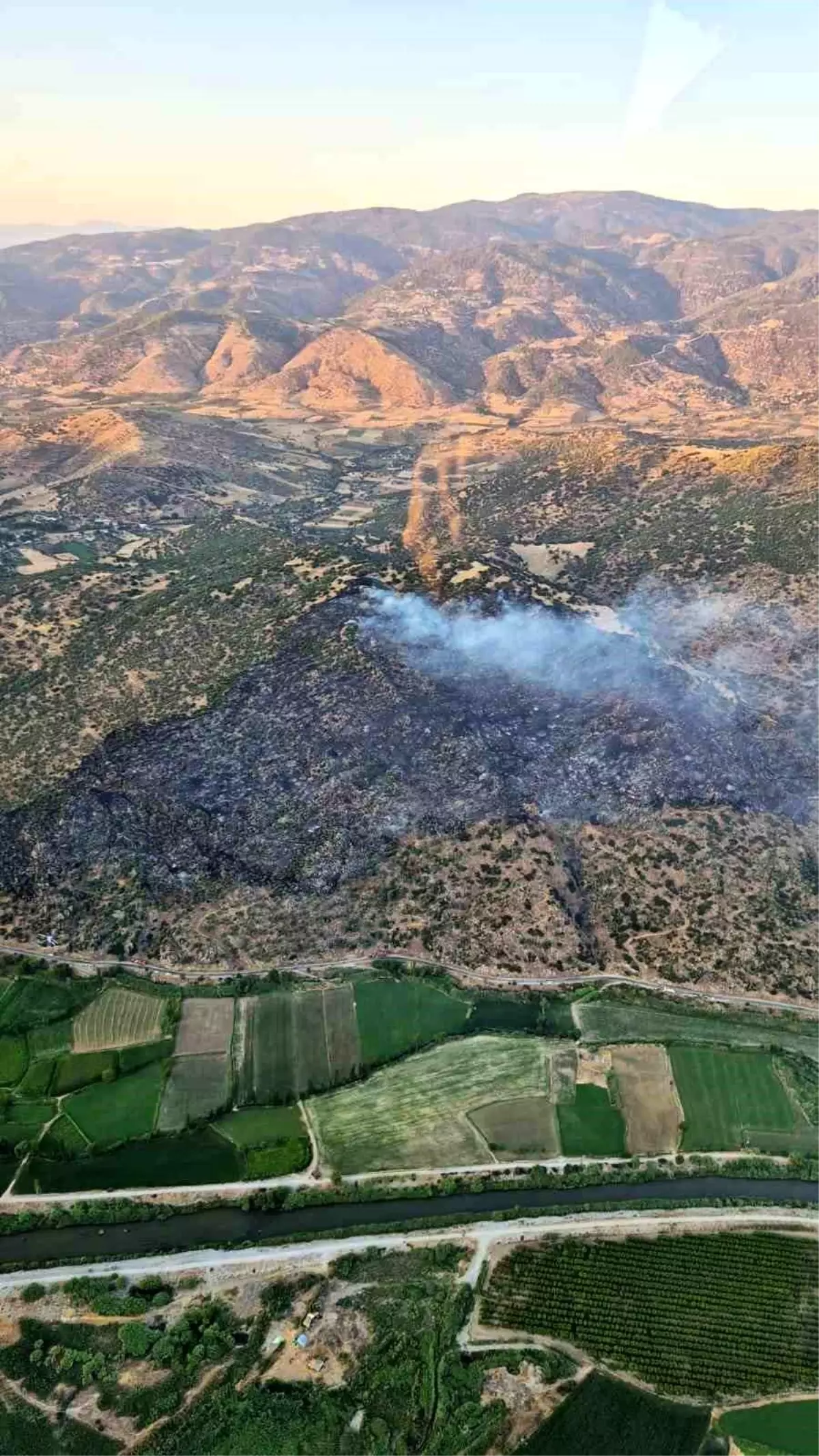 nazillide-cikan-yangin-denetim-altina-alindi-FF3UTBVQ.jpg