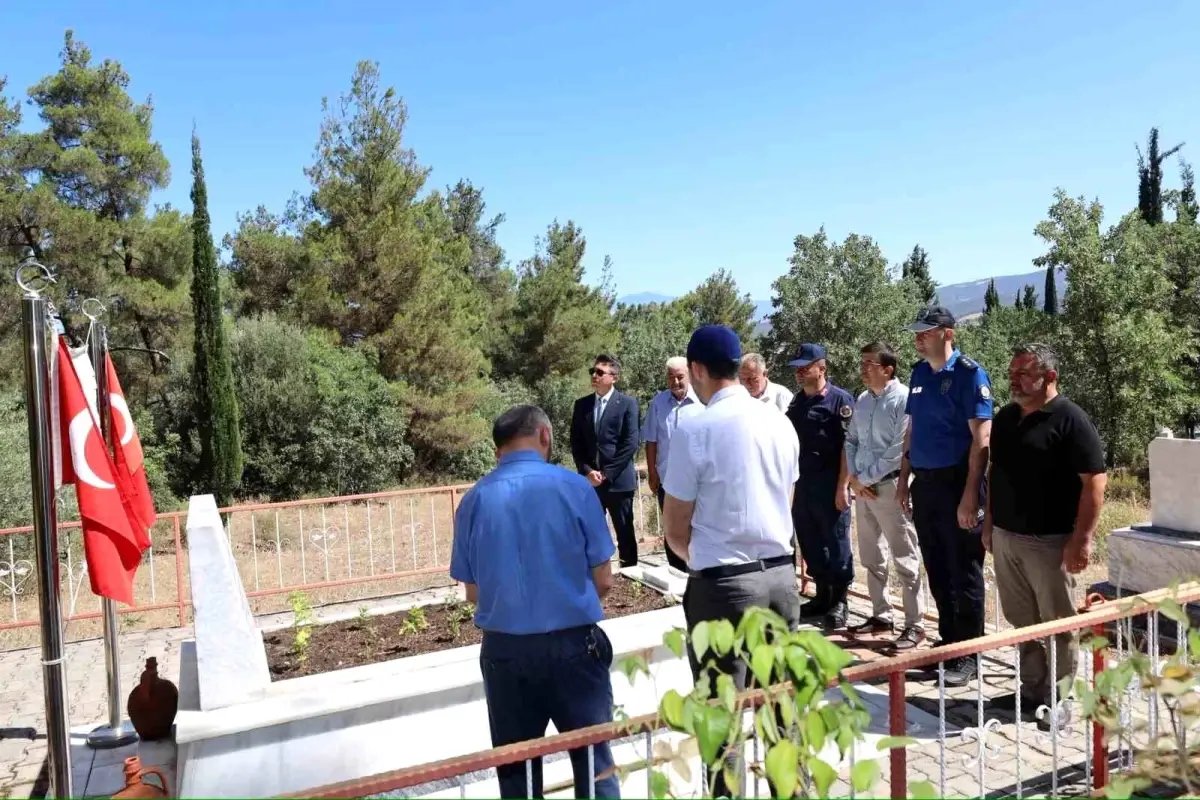 sehit-emrah-ceylan-mezari-basinda-anildi-qSF64Jvh.jpg