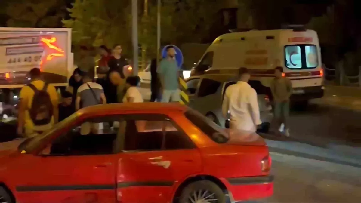 sokede-araba-ile-motosiklet-carpisti-2-yarali-e9HZaijr.jpg