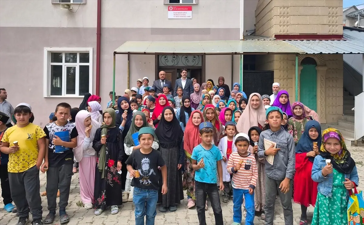 ulas-kaymakami-eskimez-kuran-kursu-ogrencileriyle-bulustu-VOOR8Q2w.jpg