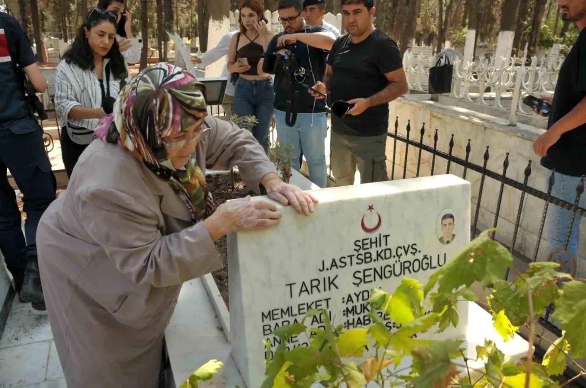 vali-canbolat-sehit-annelerinin-yaninda-9MOGwvZU.jpg