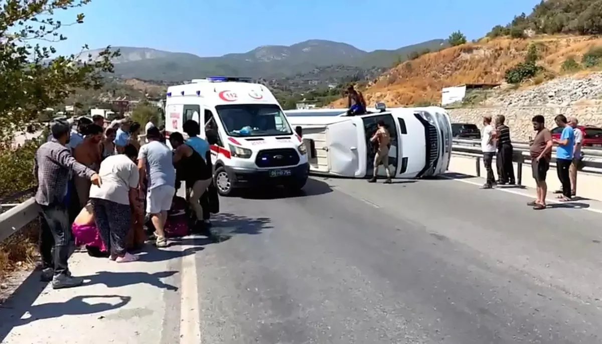 aydinda-cesit-midibusu-devrildi-7-yarali-fhpOwUwV.jpg