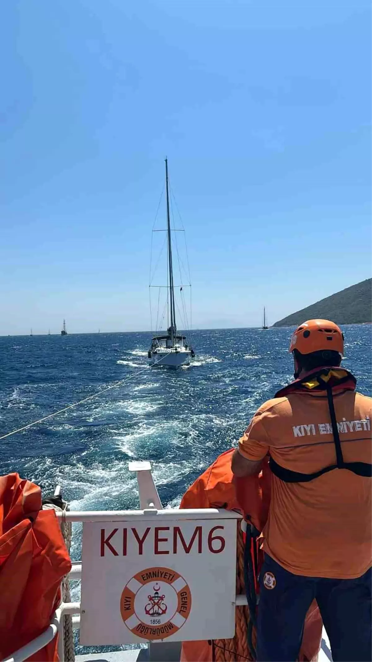 bodrumda-makine-arizasi-yapan-tekne-kurtarildi-CvLgQLJ2.jpg