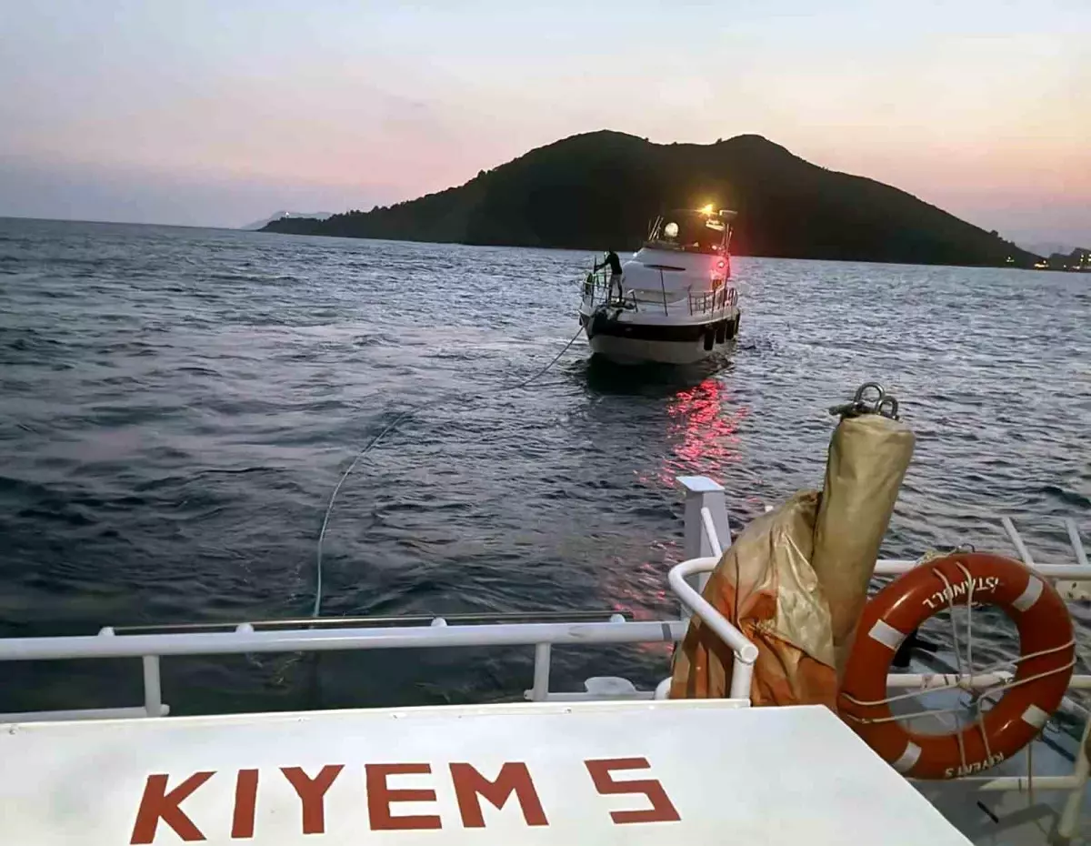 fethiyede-makine-arizasi-yapan-tekne-kurtarildi-r4CIqTLG.jpg