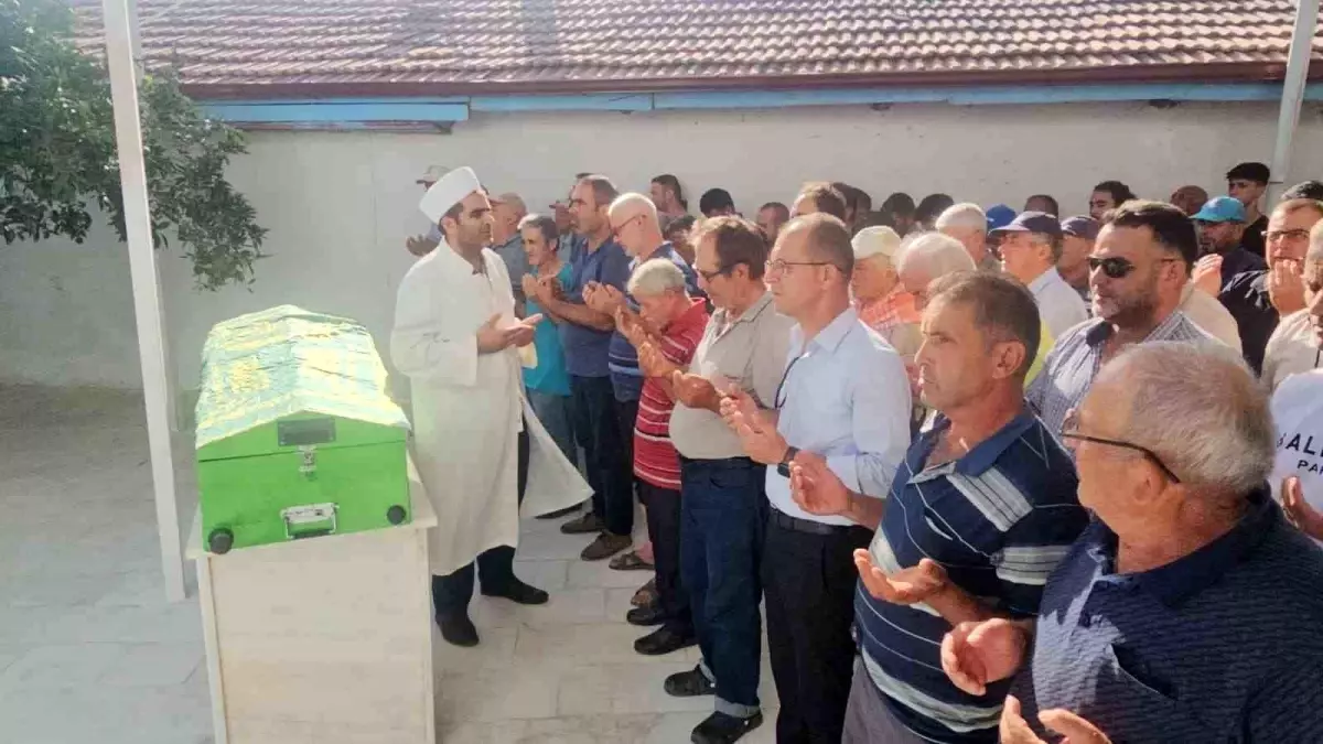 gocukte-hayatini-kaybeden-ahmet-guney-topraga-verildi-9p38tZTq.jpg