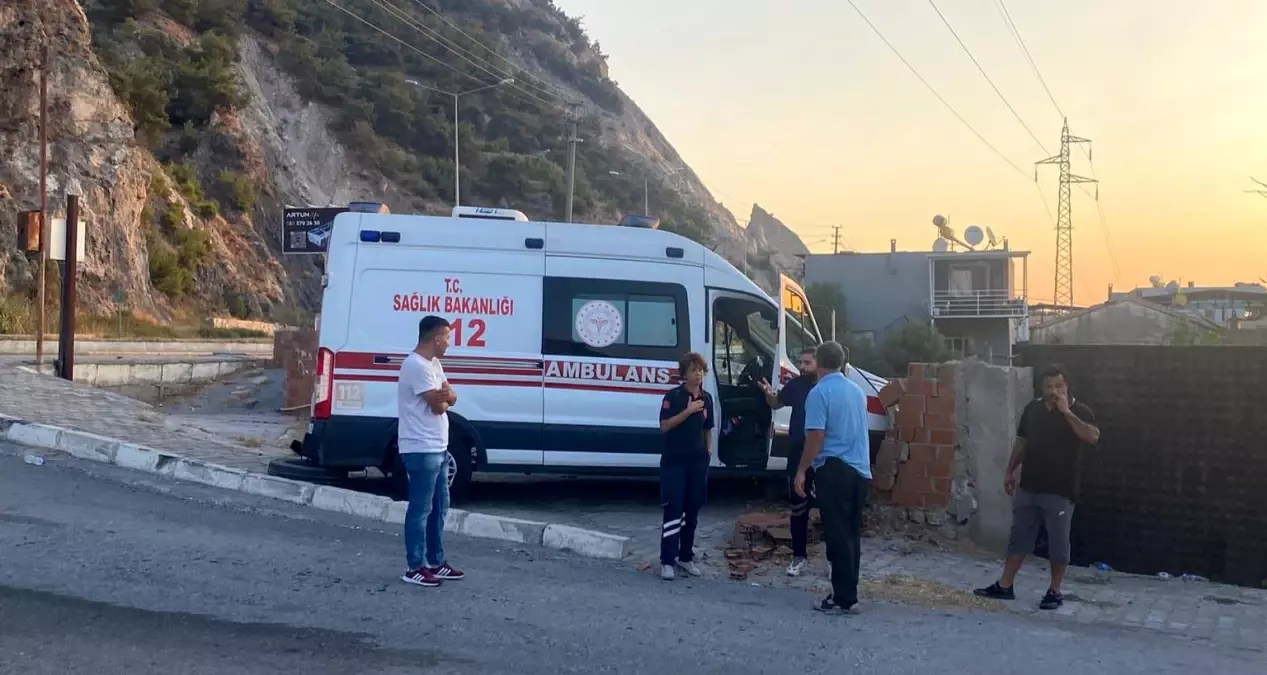 sokede-ambulans-ile-cip-carpisti-yarali-yok-bXufEiur.jpg