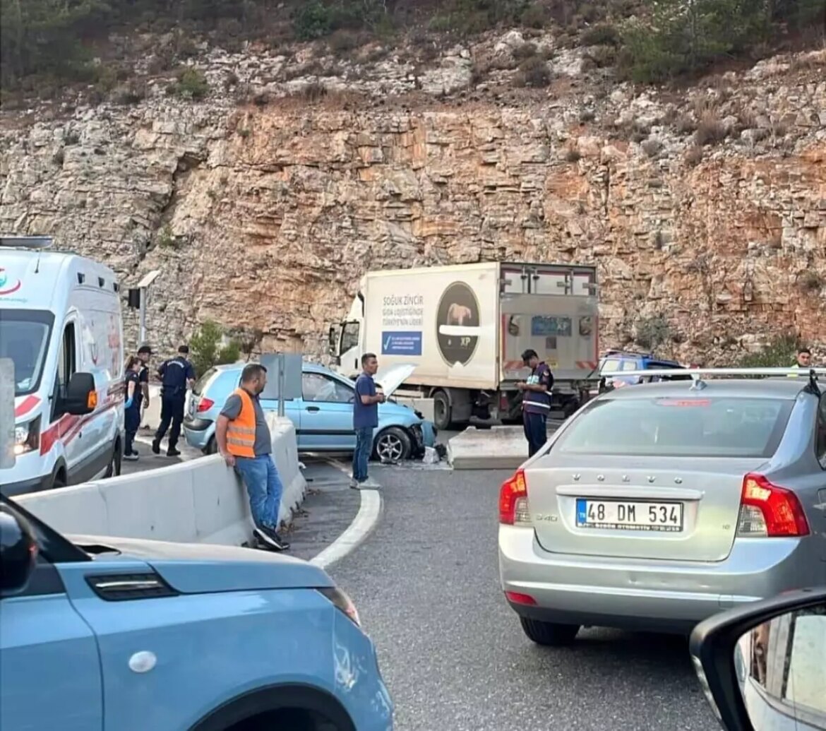 muglada-trafik-kazasi-2-yarali-Lj3EW2MK.jpg