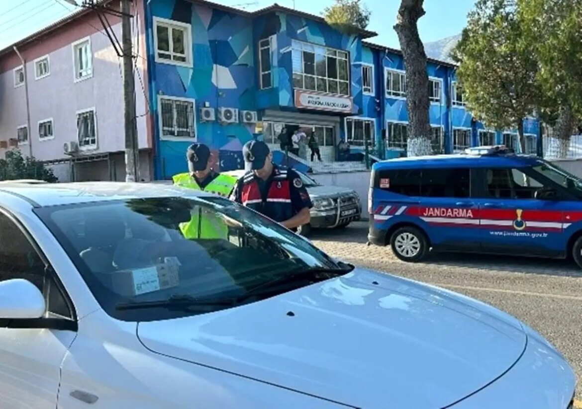 ogrencilerin-guvenligi-icin-jandarma-tedbirleri-Ed6B57Bs.jpg