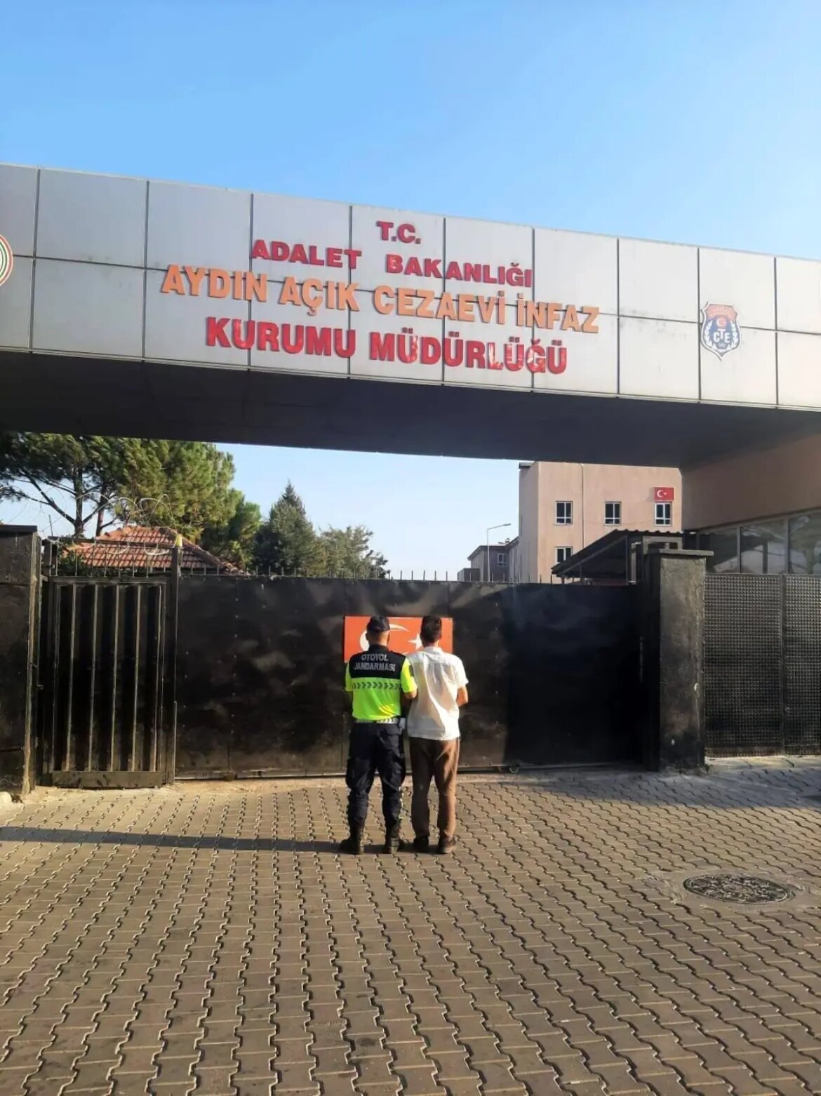 yol-denetiminde-11-ay-mahpus-cezali-hukumlu-yakalandi-YurVA8ti.jpg